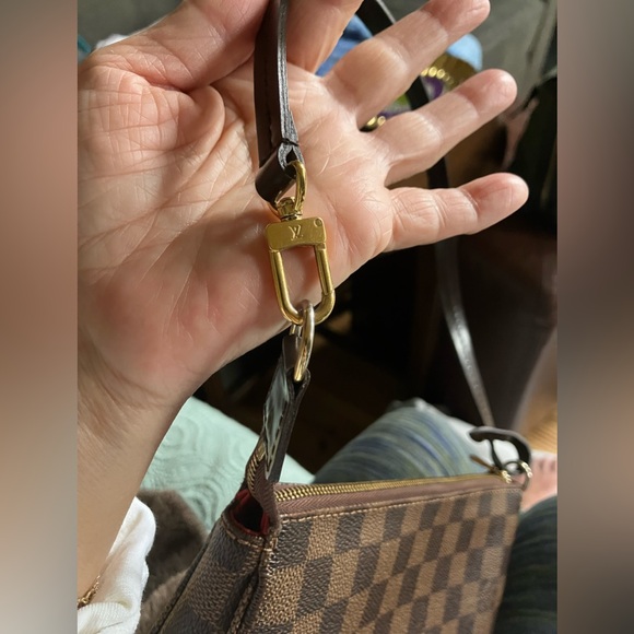 Louis Vuttion Pochette NM - Picture 12 of 12